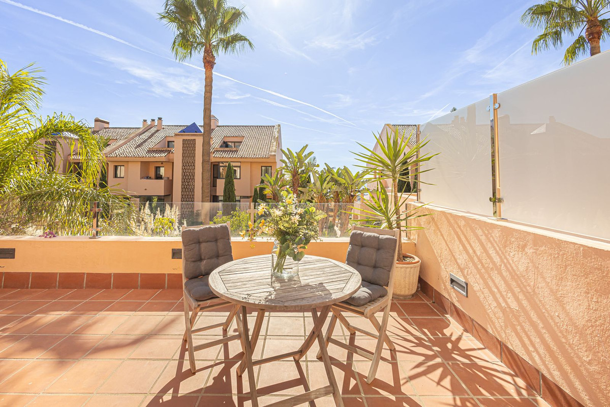 2 Bed Apartment for sale in Calahonda Costa Del Sol, Málaga, Spain