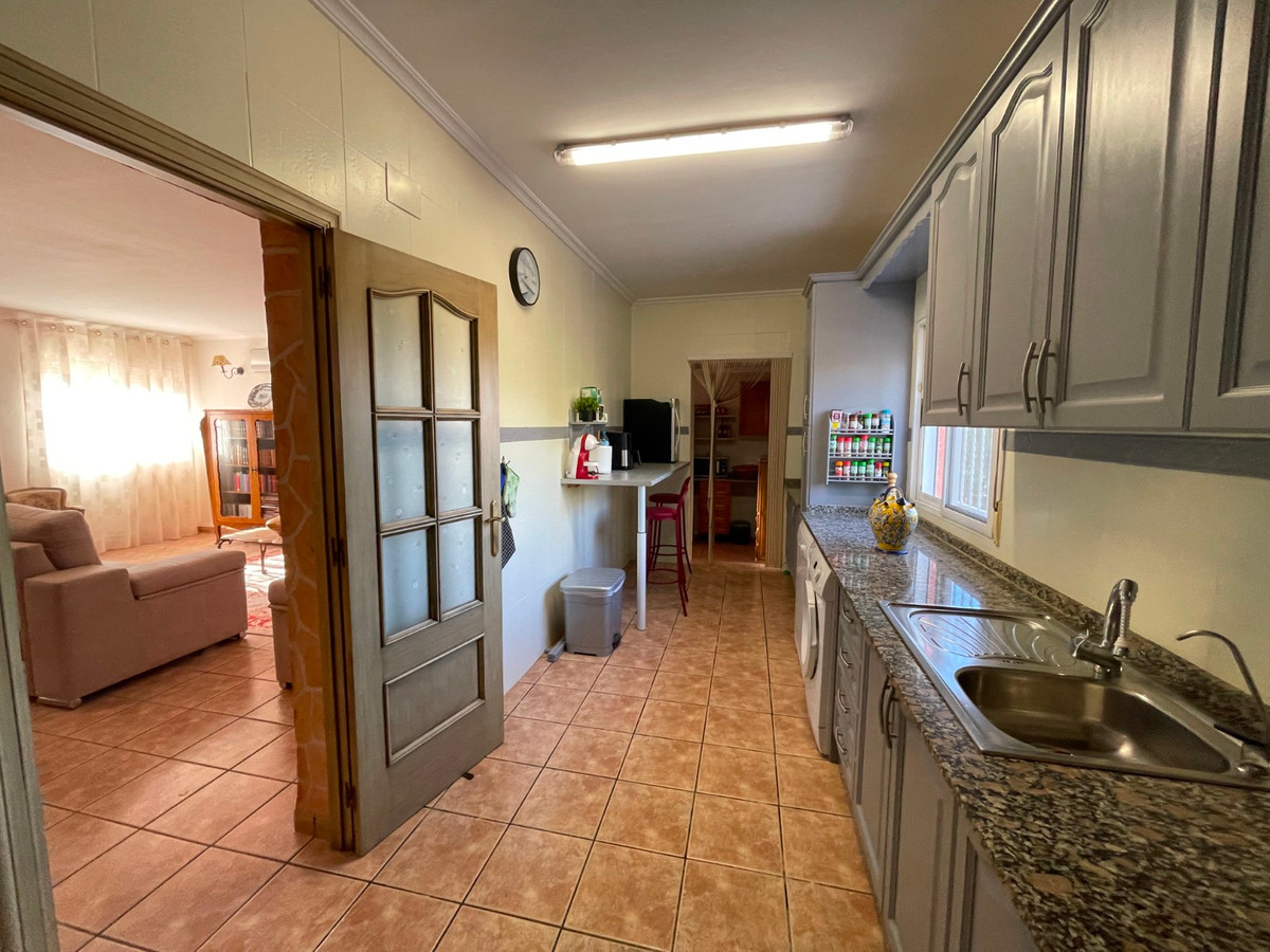3 Bed Townhouse for sale in Crevillent Costa Blanca, Alicante, Spain