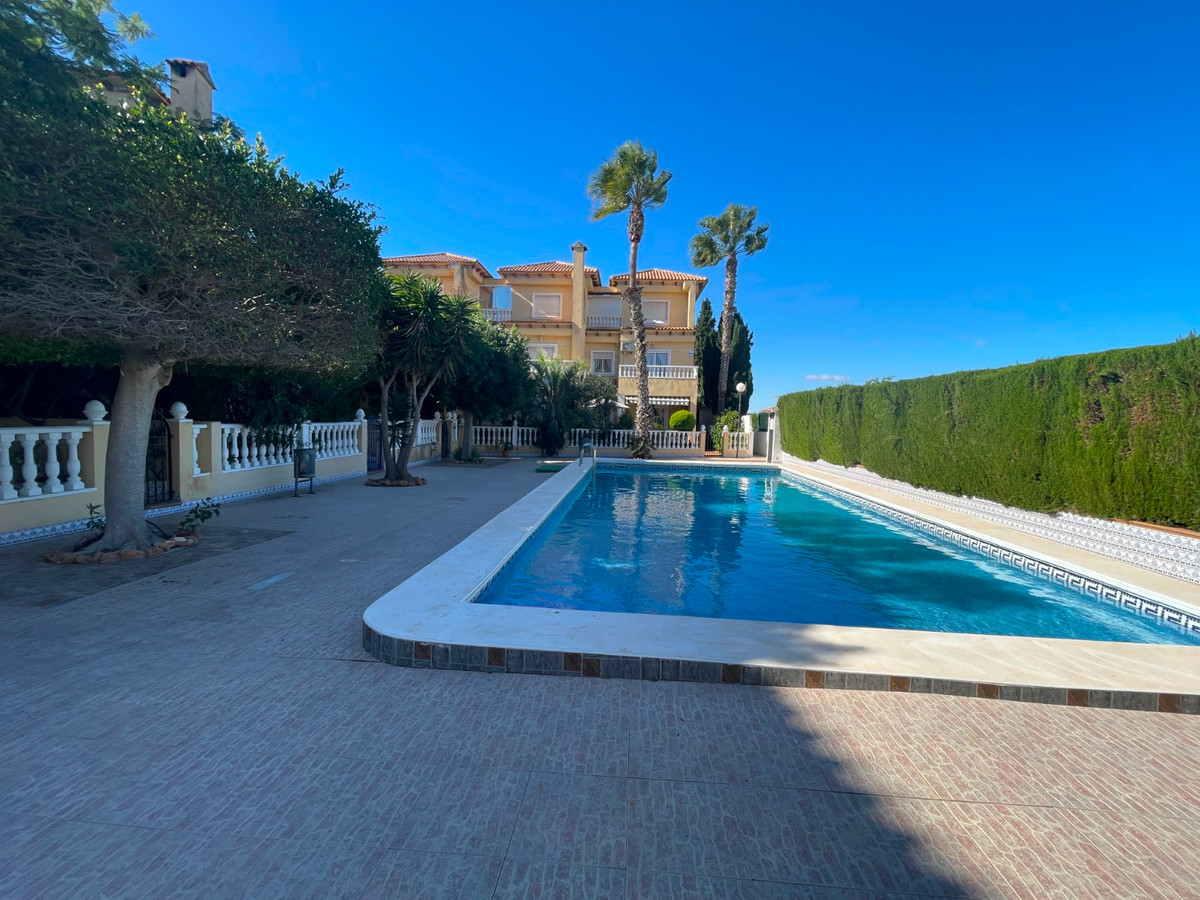 Se vende Villa - Chalet de 4 dormitorios en Costa Blanca, Alicante, España