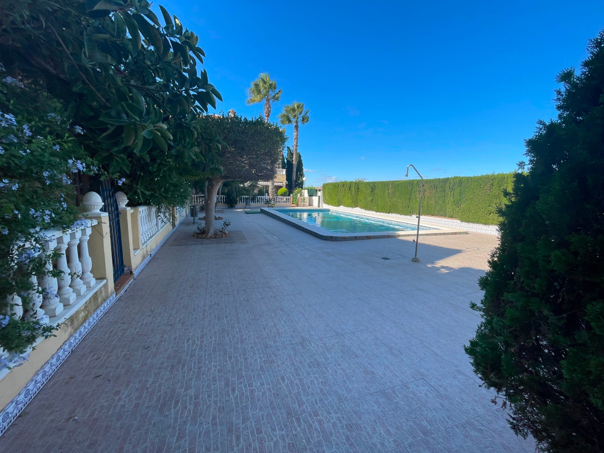 Se vende Villa - Chalet de 4 dormitorios en Costa Blanca, Alicante, España
