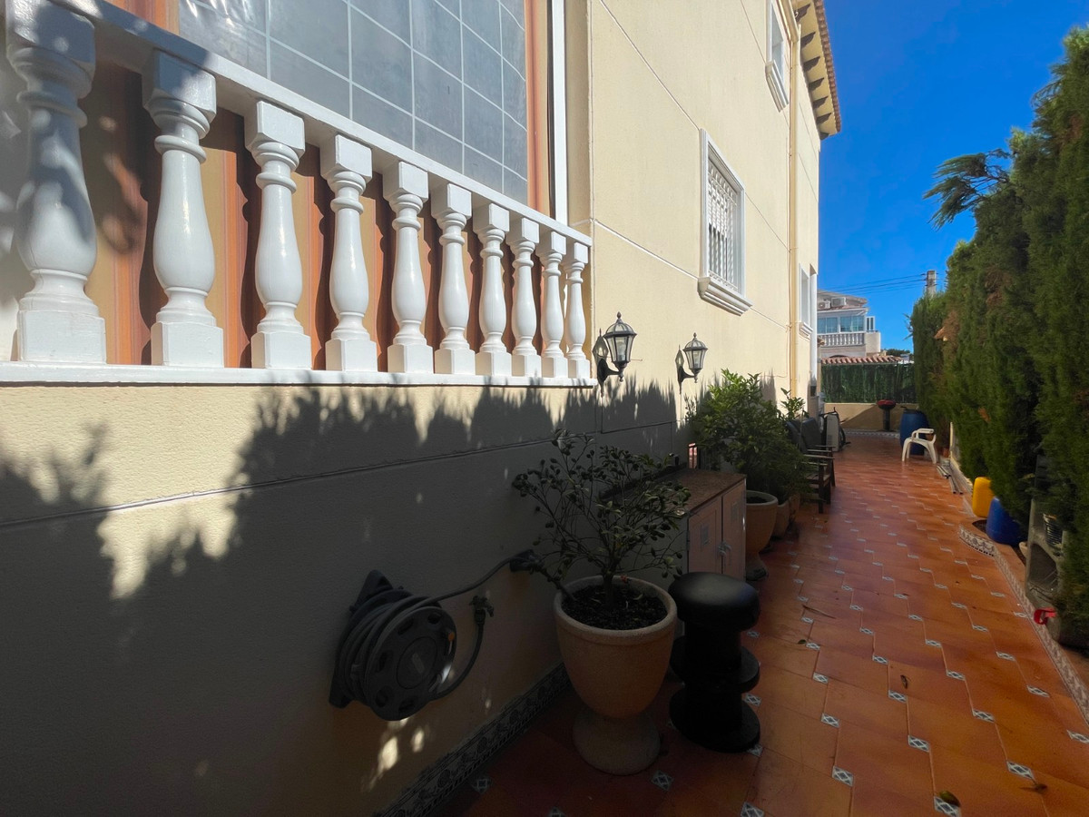 Se vende Villa - Chalet de 4 dormitorios en Costa Blanca, Alicante, España