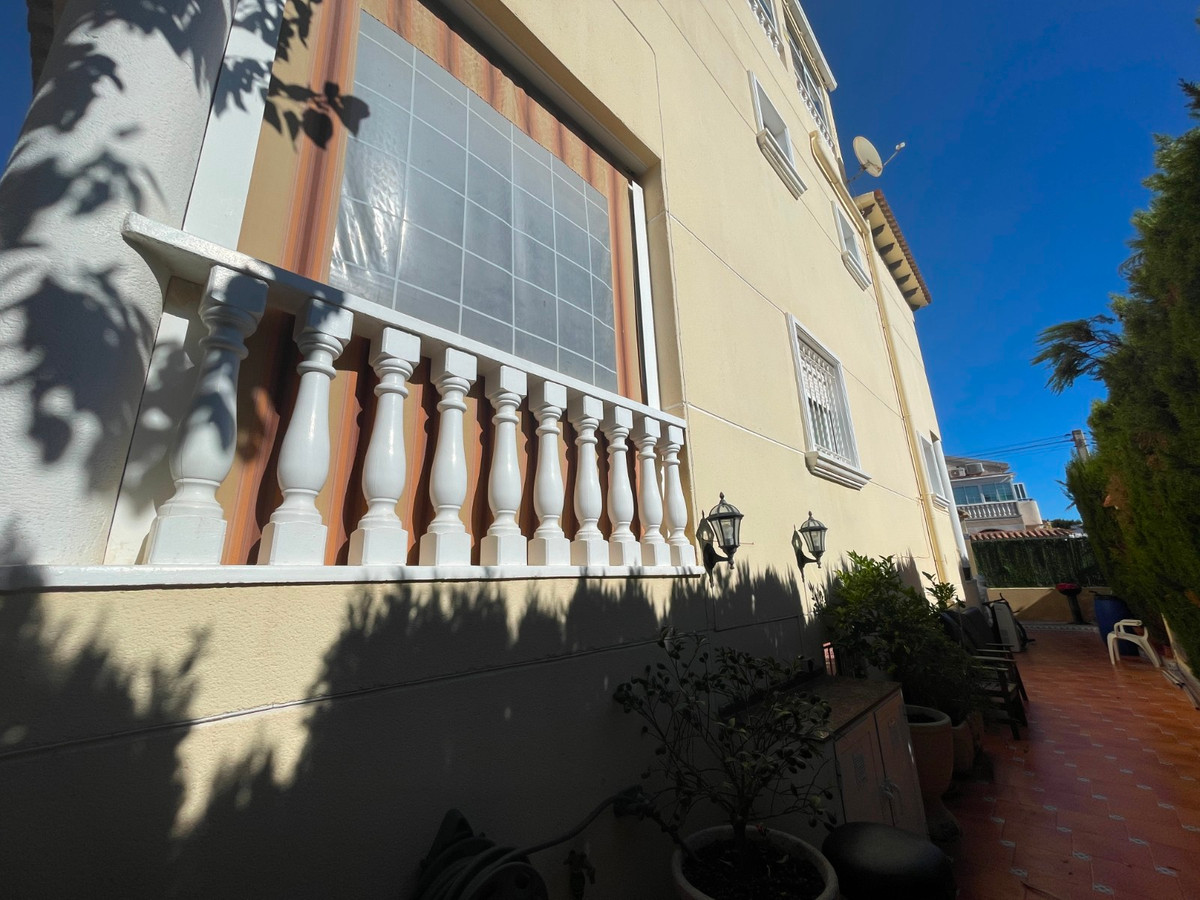 Se vende Villa - Chalet de 4 dormitorios en Costa Blanca, Alicante, España