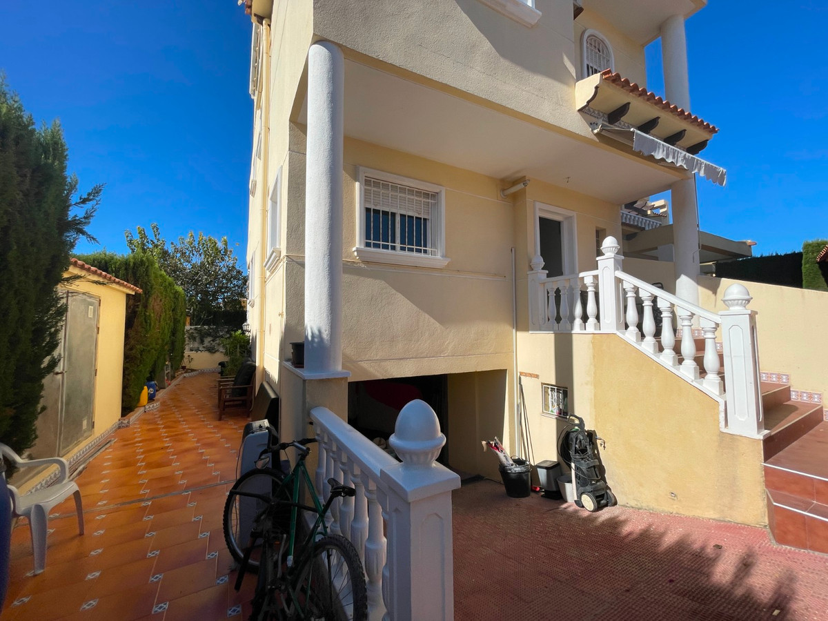 Se vende Villa - Chalet de 4 dormitorios en Costa Blanca, Alicante, España