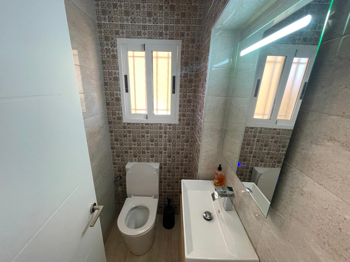 Se vende Villa - Chalet de 4 dormitorios en Costa Blanca, Alicante, España