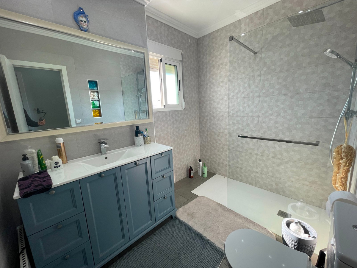 Se vende Villa - Chalet de 4 dormitorios en Costa Blanca, Alicante, España