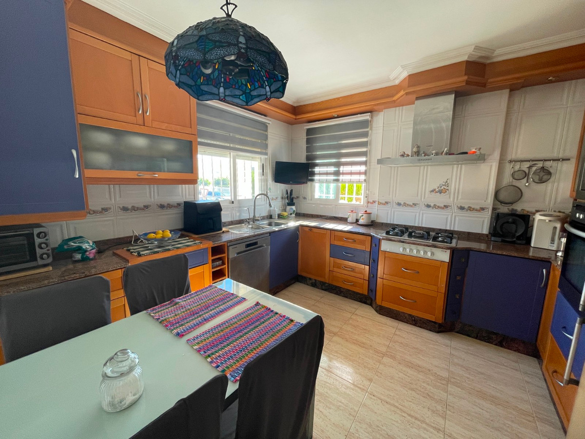 Se vende Villa - Chalet de 4 dormitorios en Costa Blanca, Alicante, España