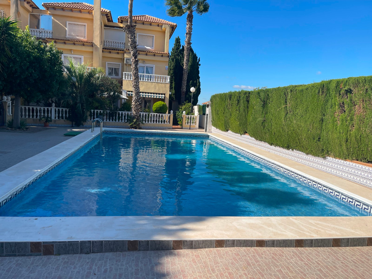 Se vende Villa - Chalet de 4 dormitorios en Costa Blanca, Alicante, España