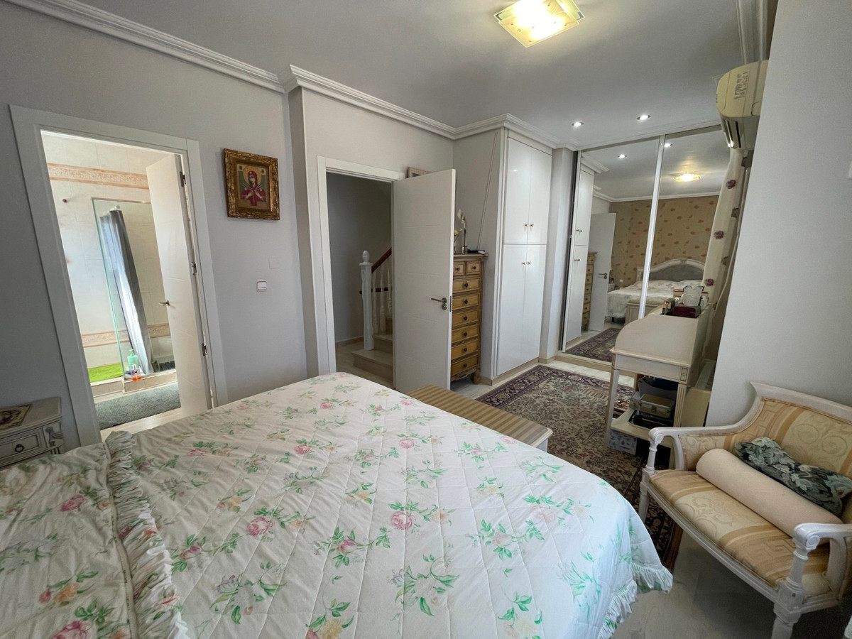 Se vende Villa - Chalet de 4 dormitorios en Costa Blanca, Alicante, España