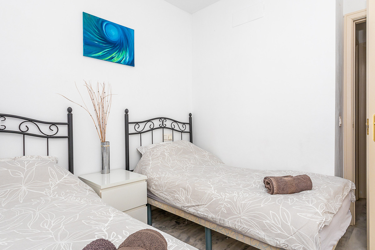 Se vende Apartamento Planta Media de 2 dormitorios en Costa Del Sol, Málaga, España