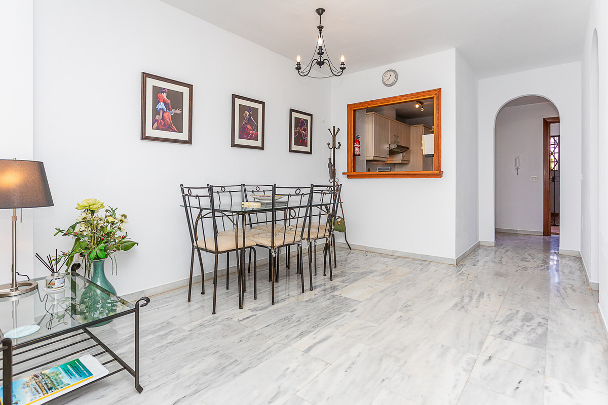 Se vende Apartamento Planta Media de 2 dormitorios en Costa Del Sol, Málaga, España