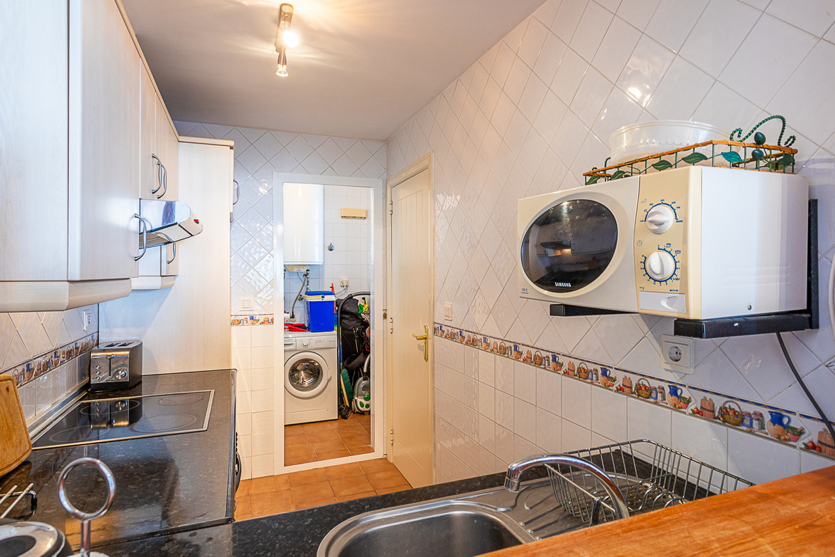 Se vende Apartamento Planta Media de 2 dormitorios en Costa Del Sol, Málaga, España