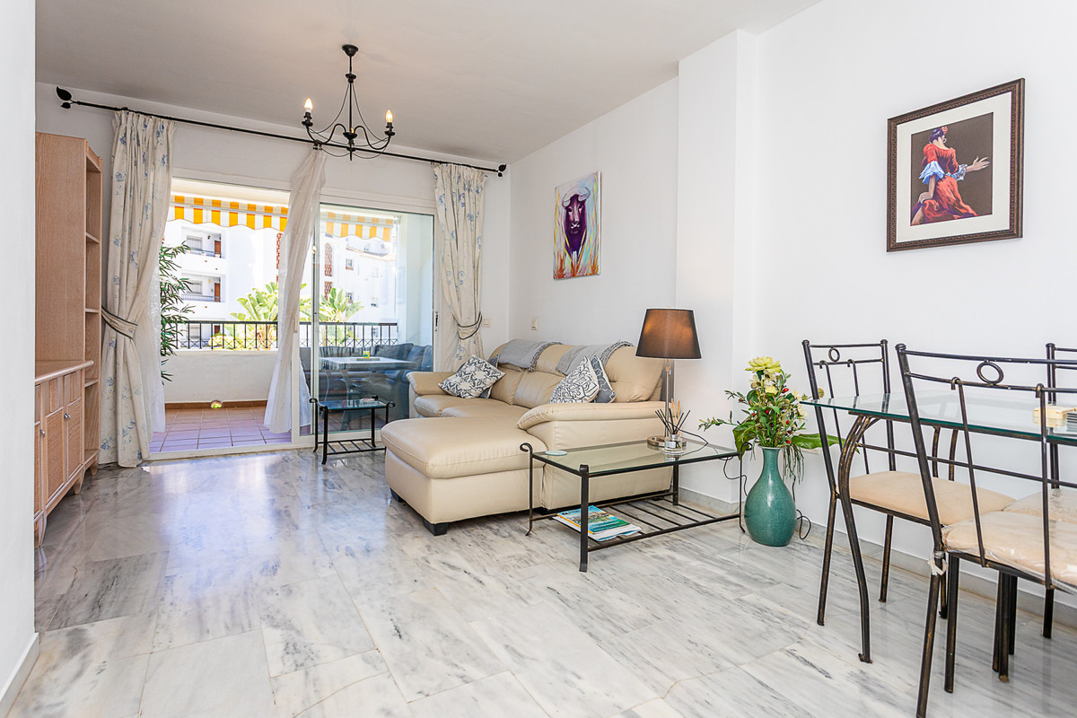 Se vende Apartamento Planta Media de 2 dormitorios en Costa Del Sol, Málaga, España