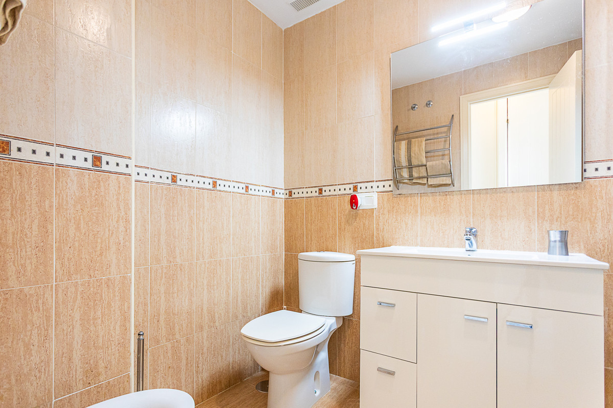 Se vende Apartamento Planta Media de 2 dormitorios en Costa Del Sol, Málaga, España