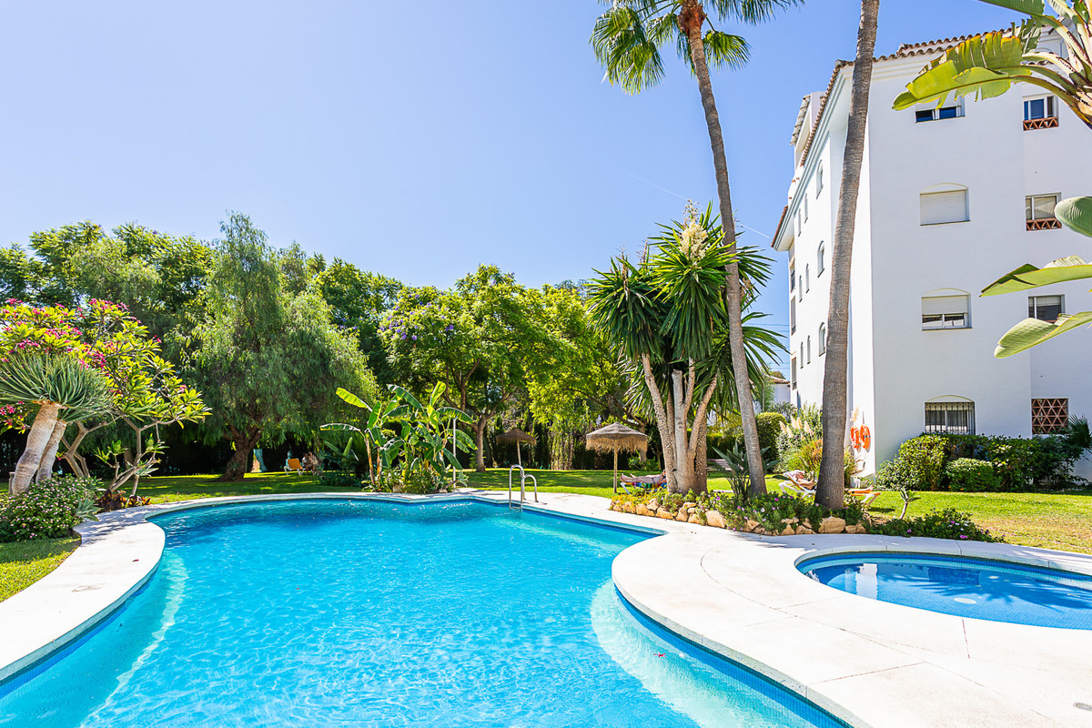 Se vende Apartamento Planta Media de 2 dormitorios en Costa Del Sol, Málaga, España