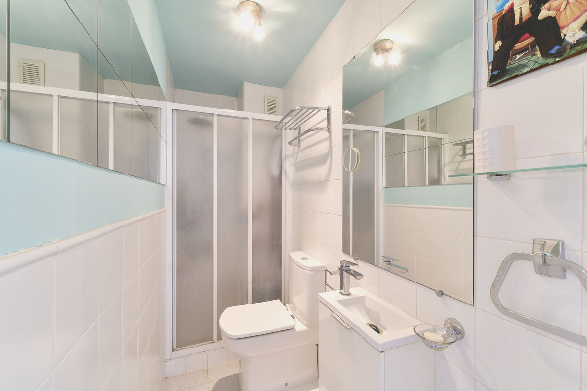 Se vende Apartamento Planta Media de 3 dormitorios en Costa Del Sol, Málaga, España