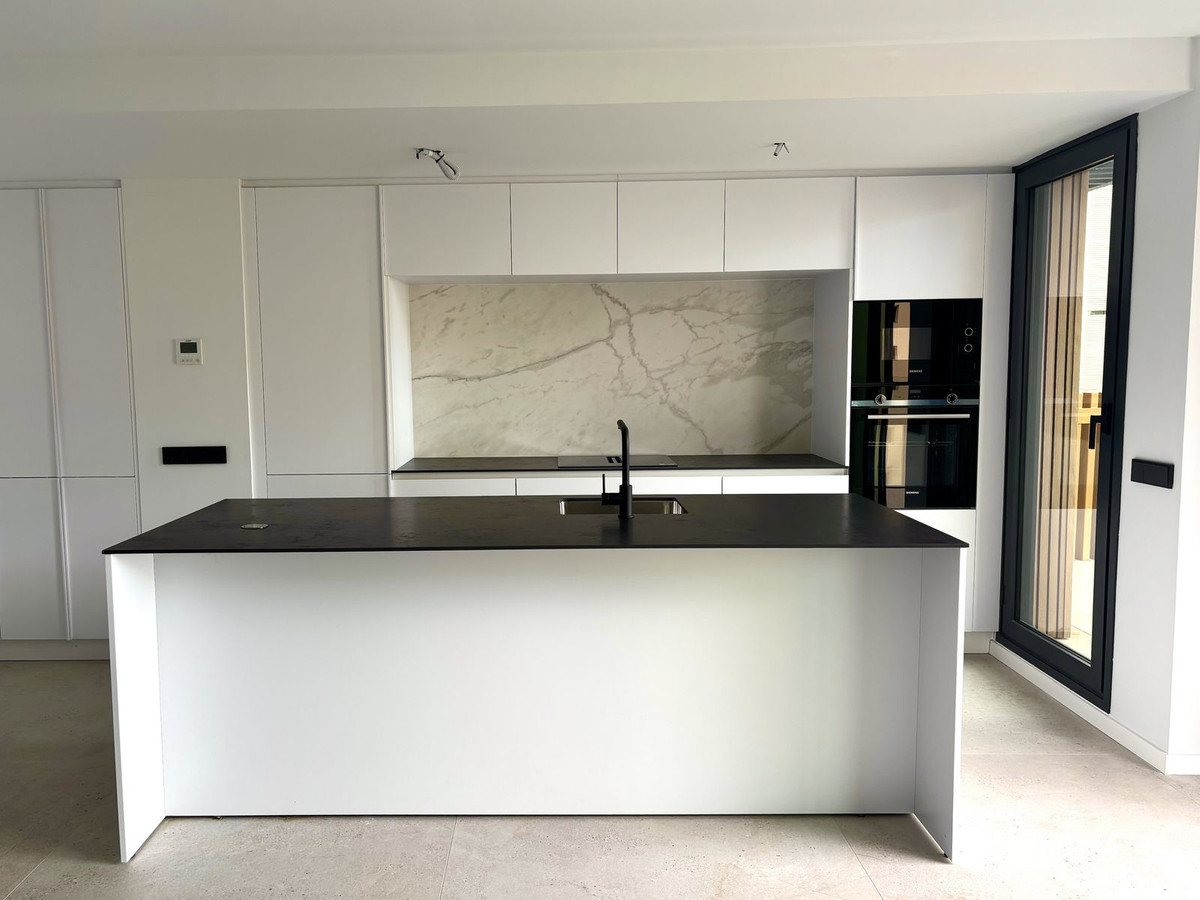 3 Bed Apartment for sale in Marbella Costa Del Sol, Málaga, Spain
