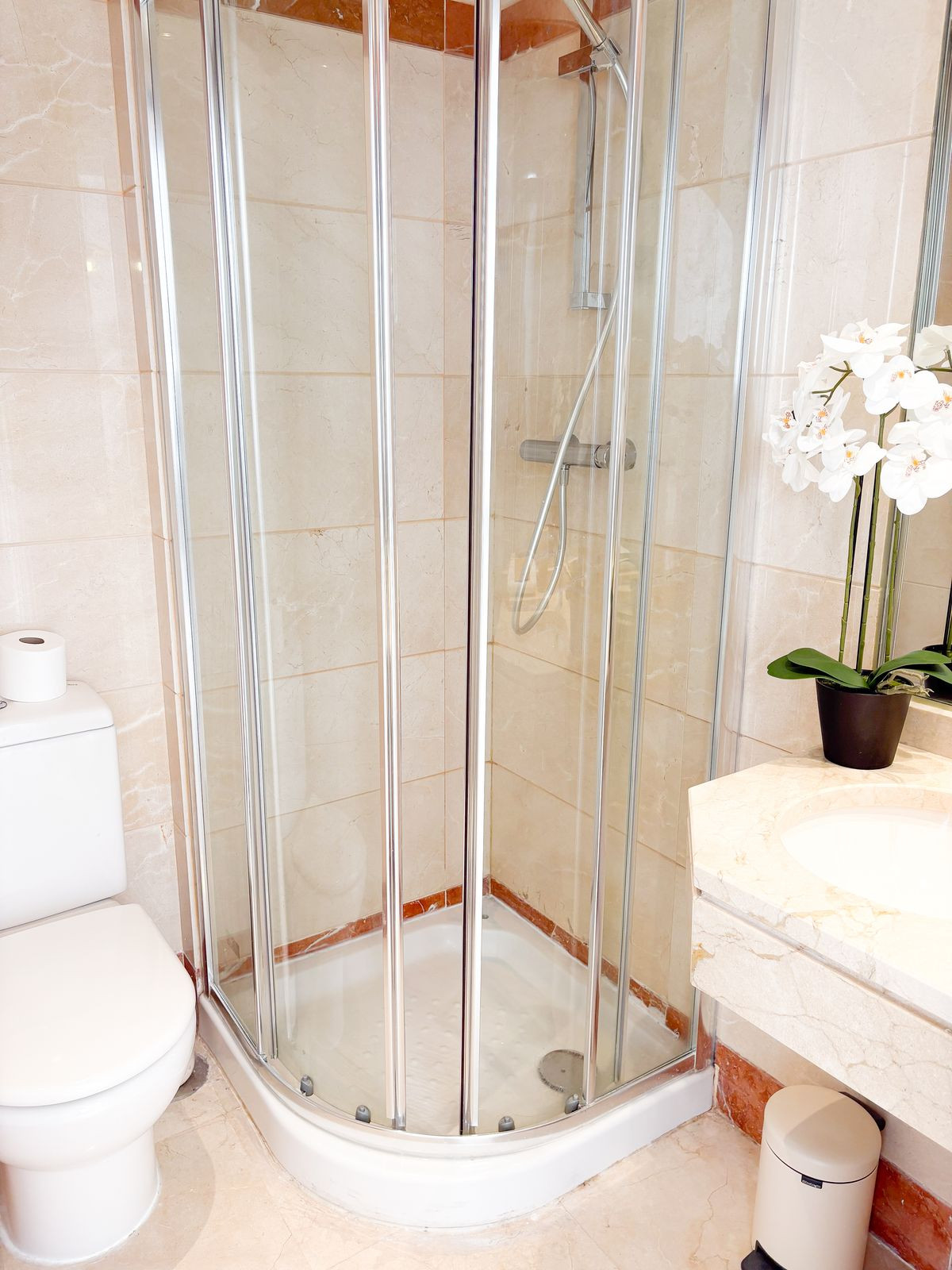 Se vende Apartamento Planta Media de 2 dormitorios en Costa Del Sol, Málaga, España