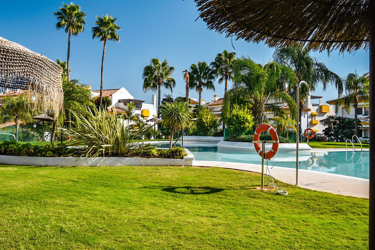 Se vende Apartamento Planta Media de 2 dormitorios en Costa Del Sol, Málaga, España