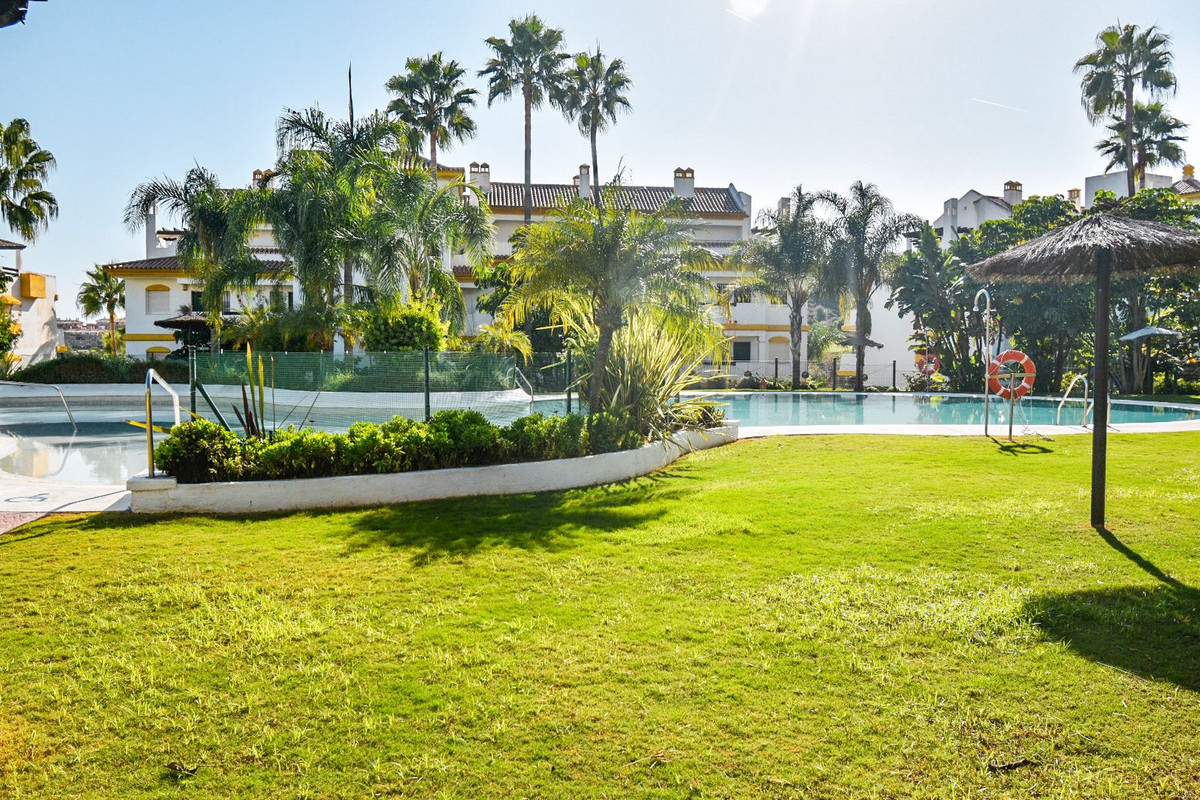 Se vende Apartamento Planta Media de 2 dormitorios en Costa Del Sol, Málaga, España