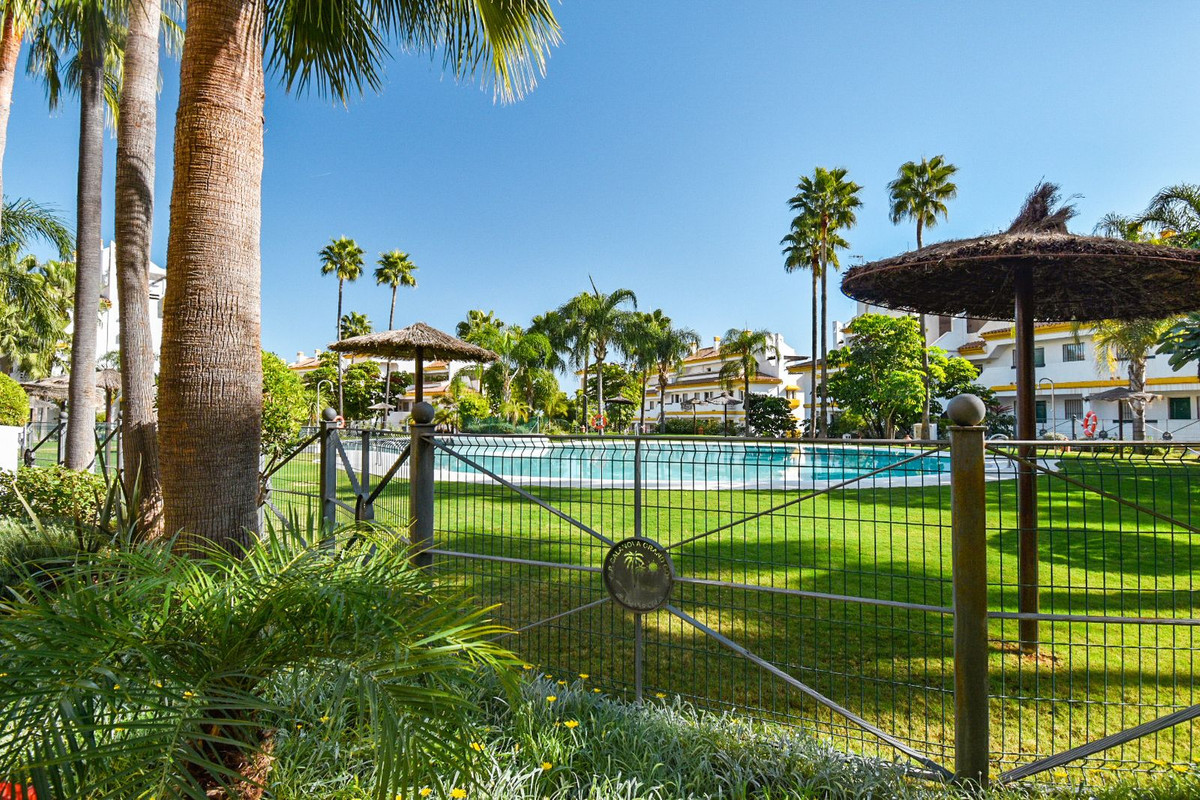 Se vende Apartamento Planta Media de 2 dormitorios en Costa Del Sol, Málaga, España