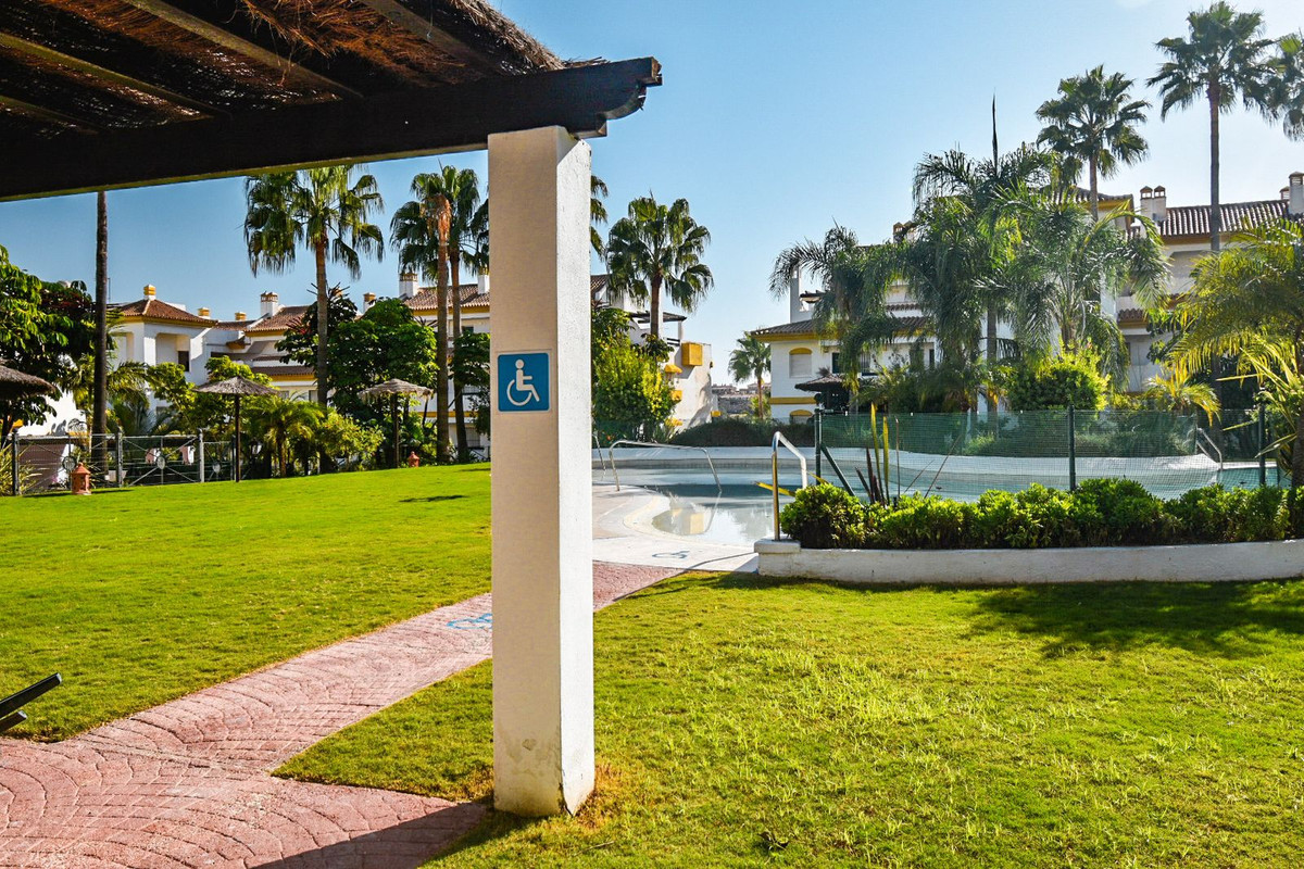 Se vende Apartamento Planta Media de 2 dormitorios en Costa Del Sol, Málaga, España