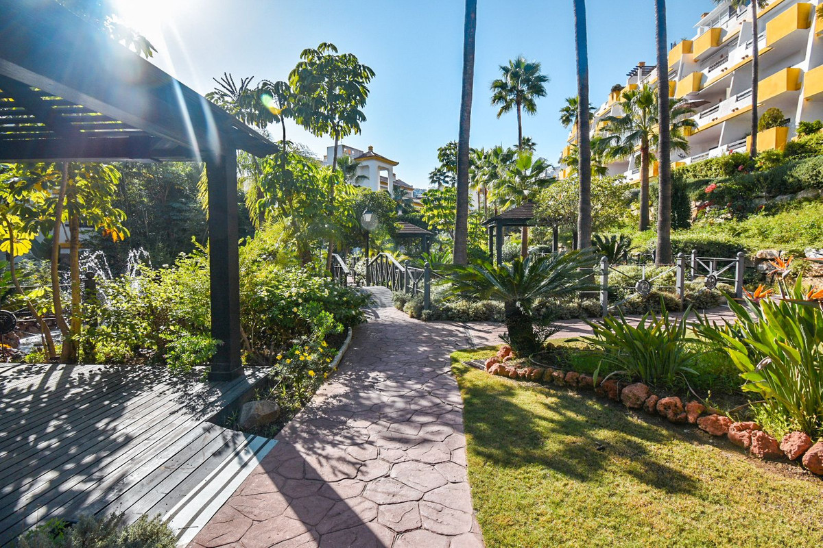 Se vende Apartamento Planta Media de 2 dormitorios en Costa Del Sol, Málaga, España