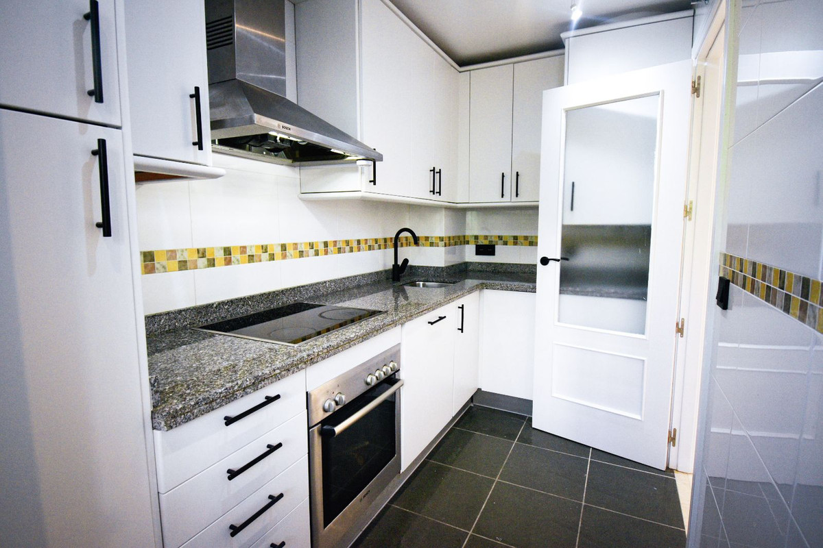 Se vende Apartamento Planta Media de 2 dormitorios en Costa Del Sol, Málaga, España