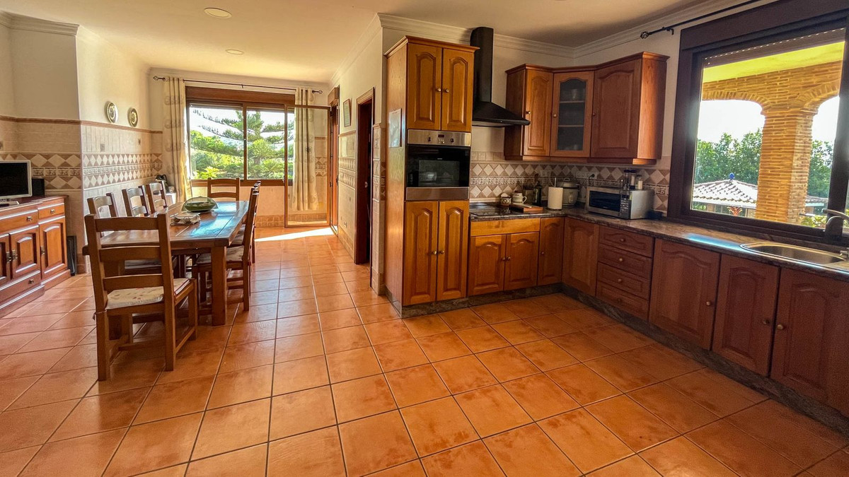 3 Bed Townhouse for sale in Estepona Costa Del Sol, Málaga, Spain