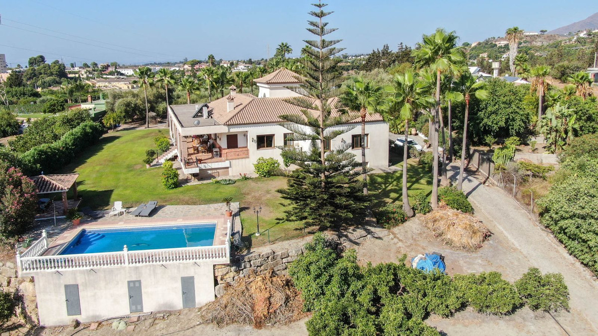 3 Bed Townhouse for sale in Estepona Costa Del Sol, Málaga, Spain