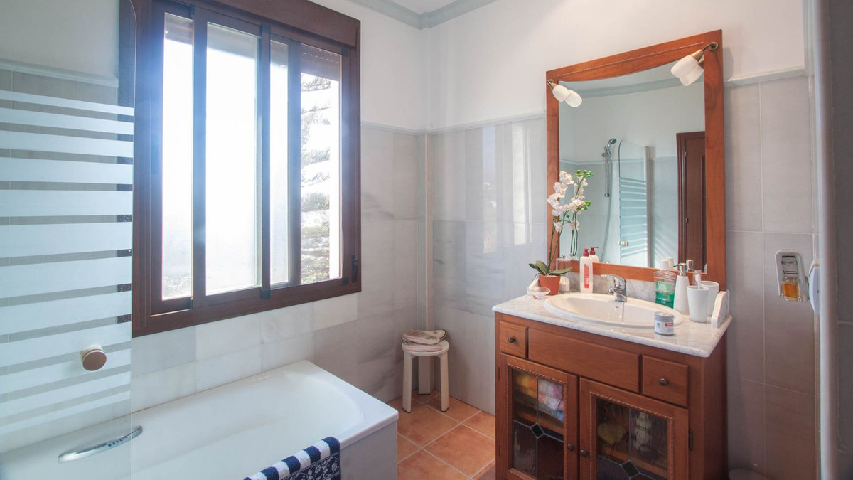 3 Bed Townhouse for sale in Estepona Costa Del Sol, Málaga, Spain