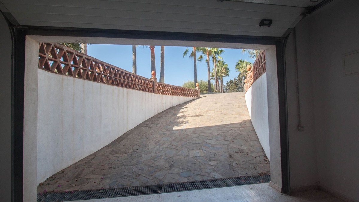 3 Bed Townhouse for sale in Estepona Costa Del Sol, Málaga, Spain