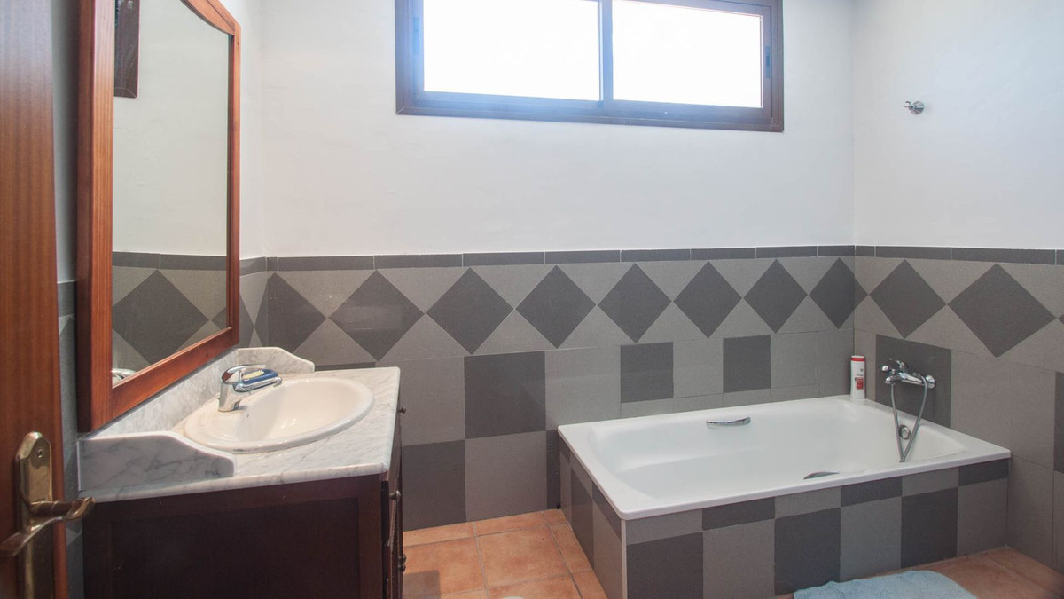 3 Bed Townhouse for sale in Estepona Costa Del Sol, Málaga, Spain