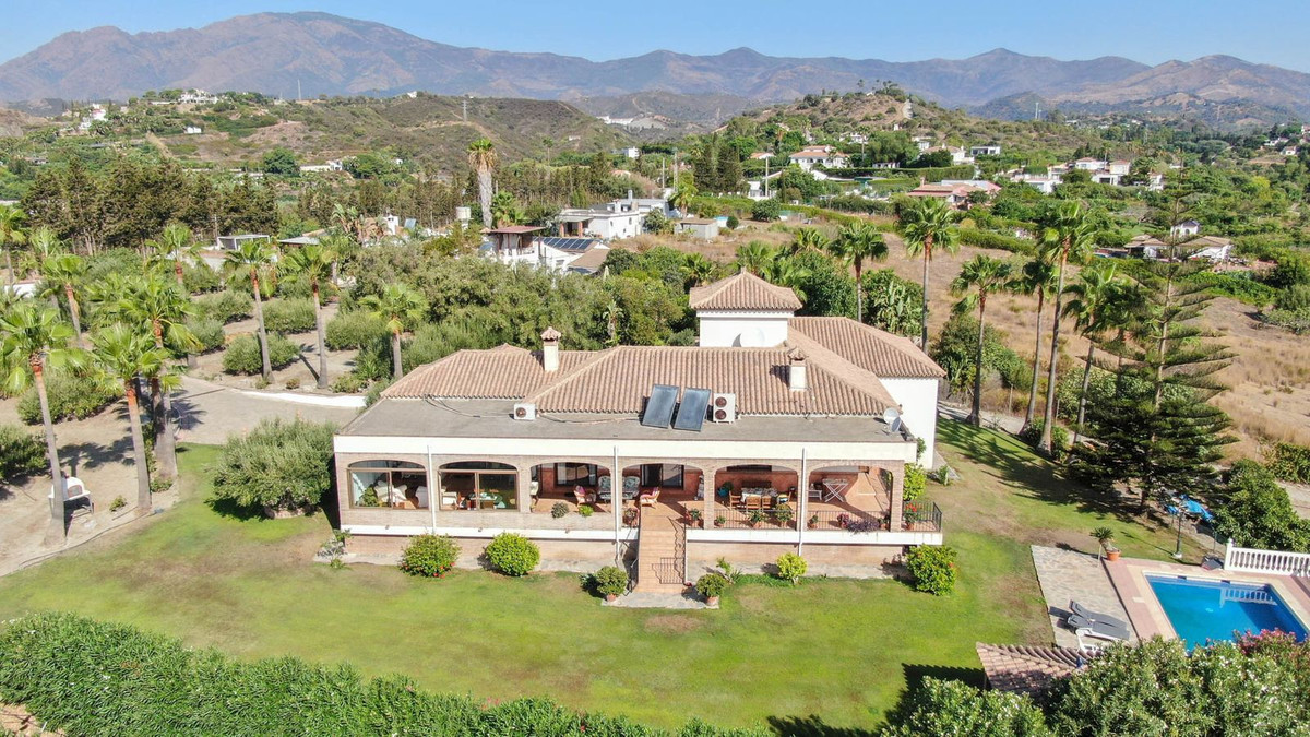 3 Bed Townhouse for sale in Estepona Costa Del Sol, Málaga, Spain