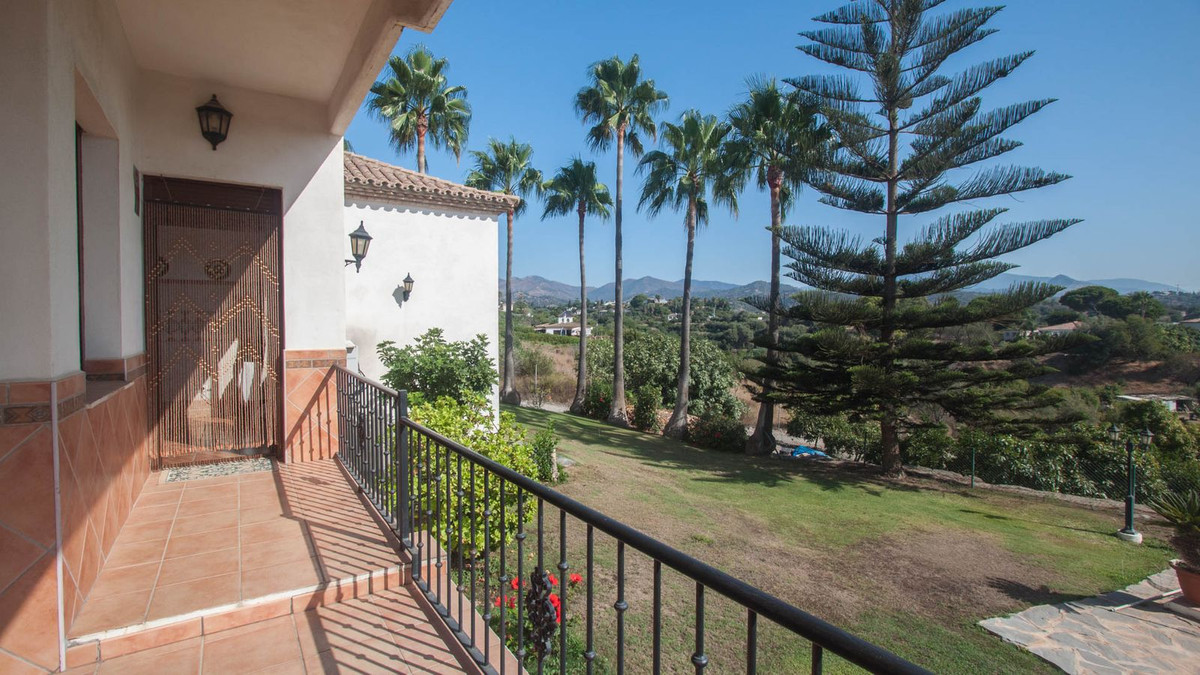 3 Bed Townhouse for sale in Estepona Costa Del Sol, Málaga, Spain