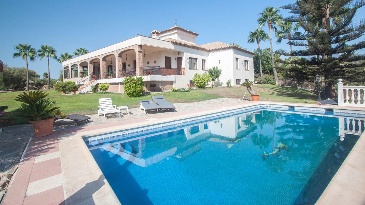 3 Bed Townhouse for sale in Estepona Costa Del Sol, Málaga, Spain