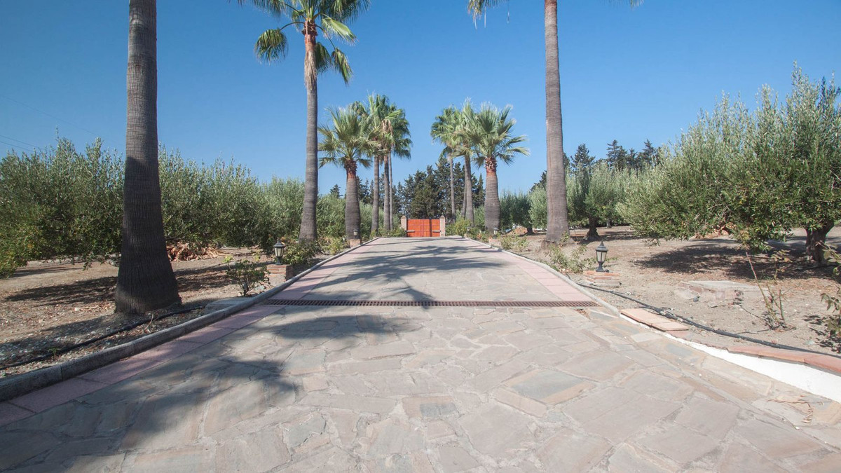 3 Bed Townhouse for sale in Estepona Costa Del Sol, Málaga, Spain