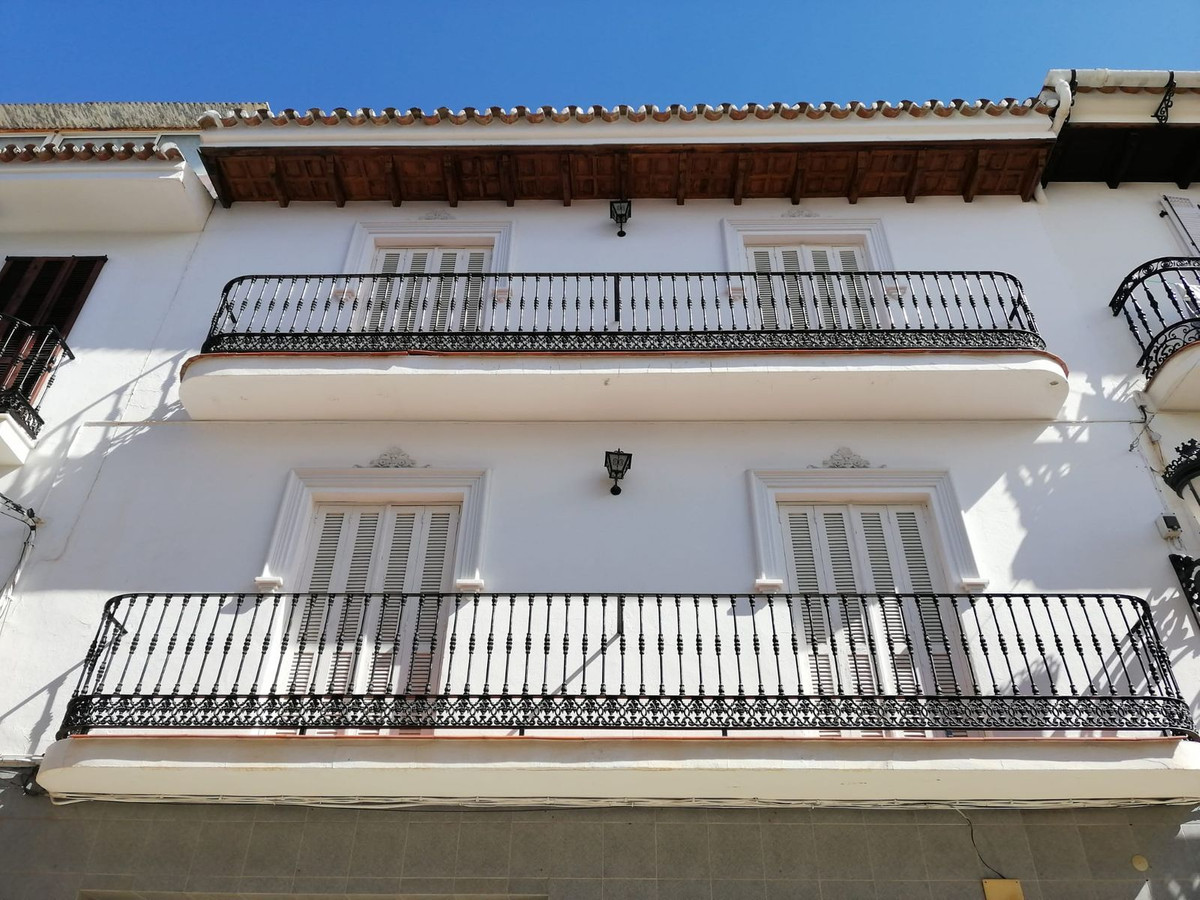 5 Bed Townhouse for sale in Alhaurín El Grande Costa Del Sol, Málaga, Spain