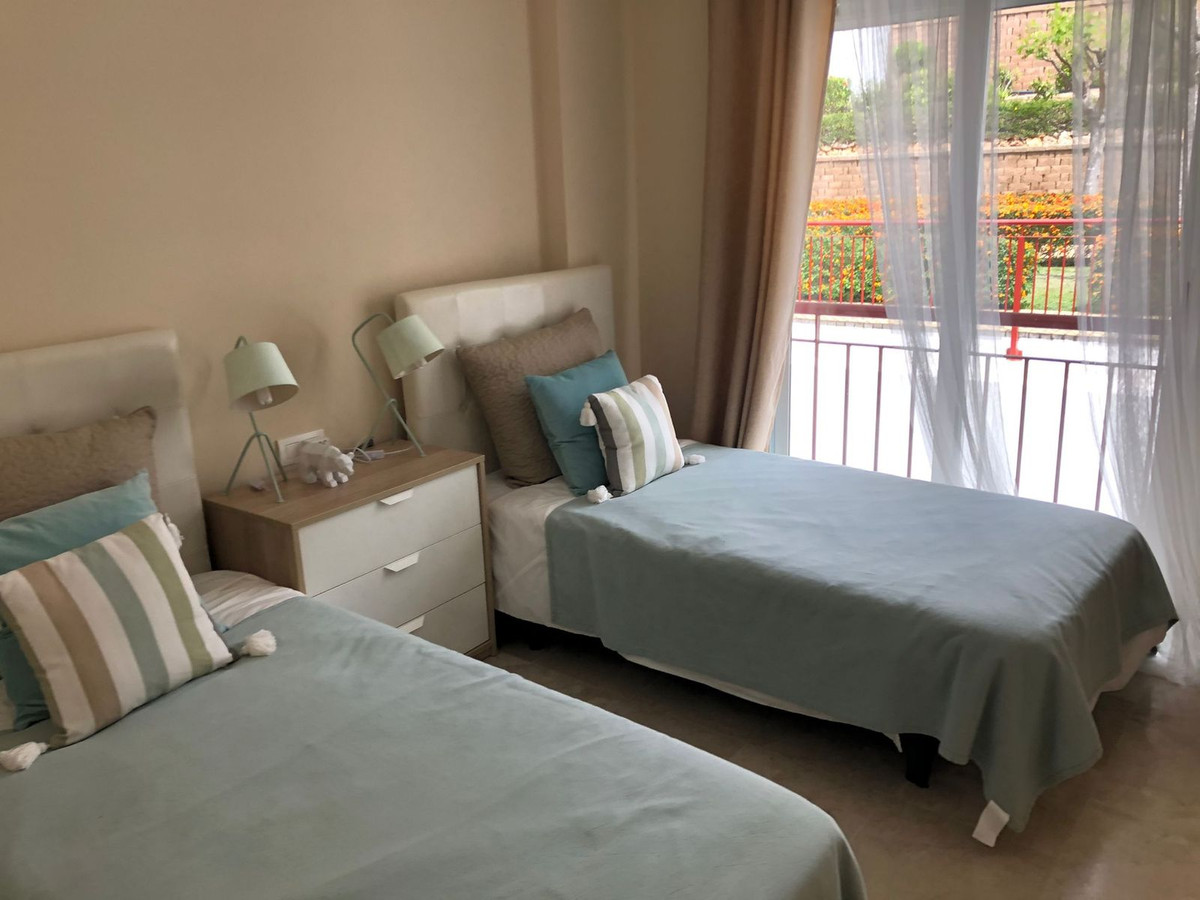 Se vende Apartamento Planta Media de 2 dormitorios en Costa Del Sol, Cadiz, España