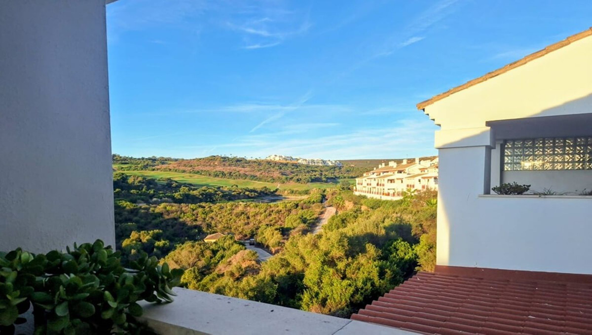 Se vende Apartamento Planta Media de 2 dormitorios en Costa Del Sol, Cadiz, España