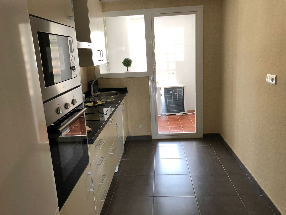 Se vende Apartamento Planta Media de 2 dormitorios en Costa Del Sol, Cadiz, España