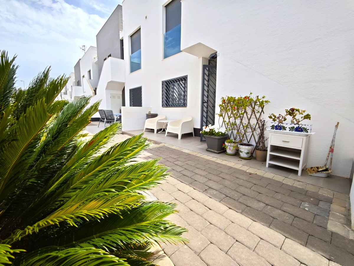 Se vende Apartamento Planta Baja de 2 dormitorios en Costa Blanca, Alicante, España