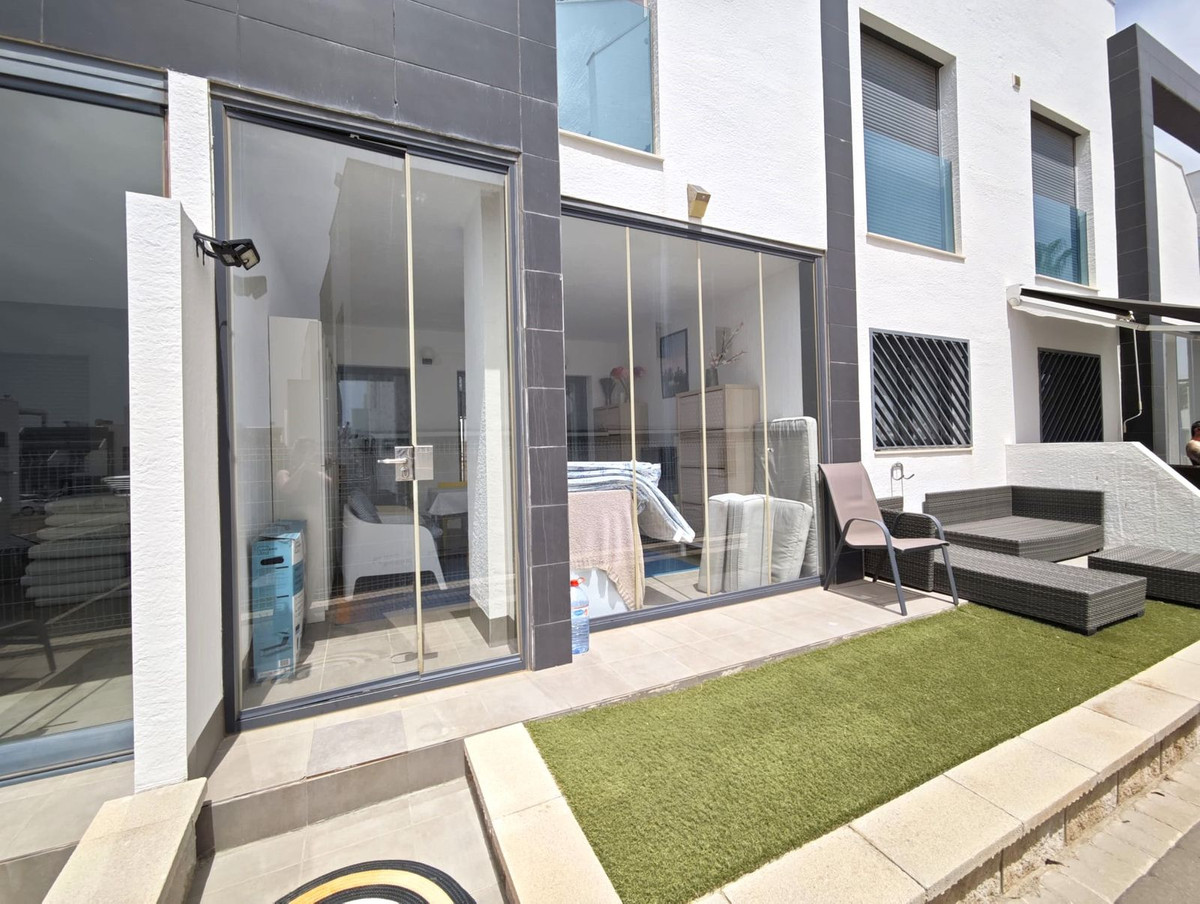Se vende Apartamento Planta Baja de 2 dormitorios en Costa Blanca, Alicante, España