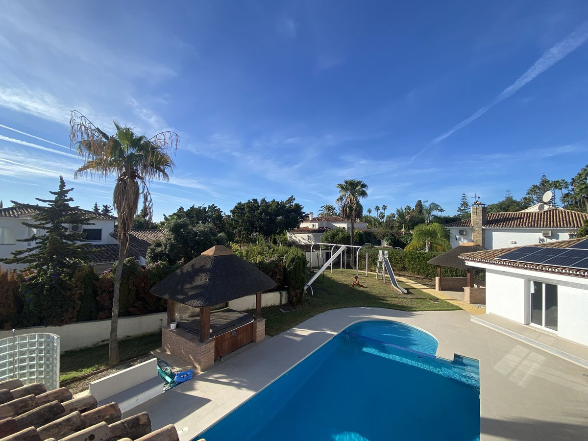 Se vende Villa - Chalet de 4 dormitorios en Costa Del Sol, Málaga, España