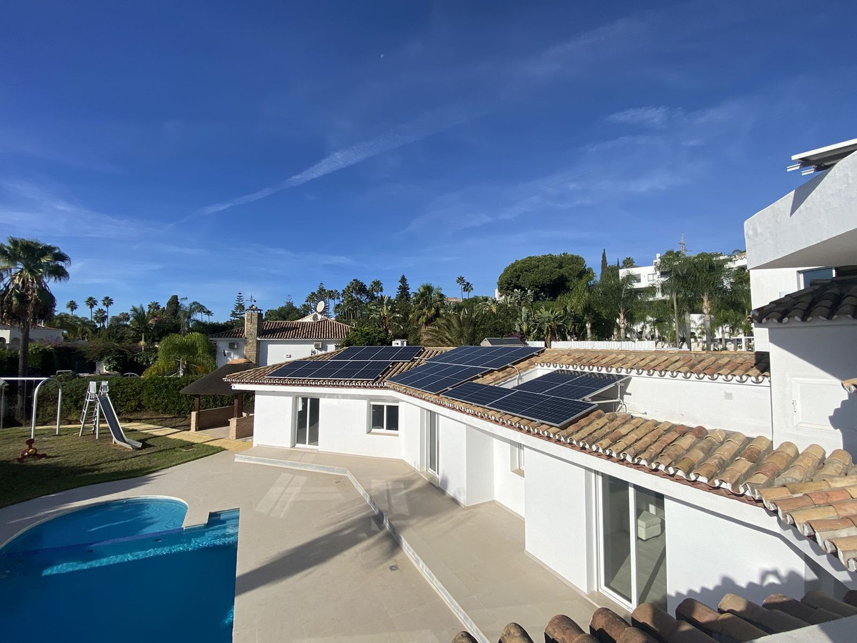 Se vende Villa - Chalet de 4 dormitorios en Costa Del Sol, Málaga, España