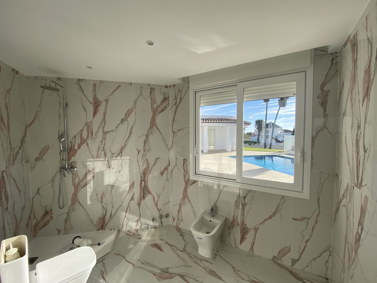 Se vende Villa - Chalet de 4 dormitorios en Costa Del Sol, Málaga, España