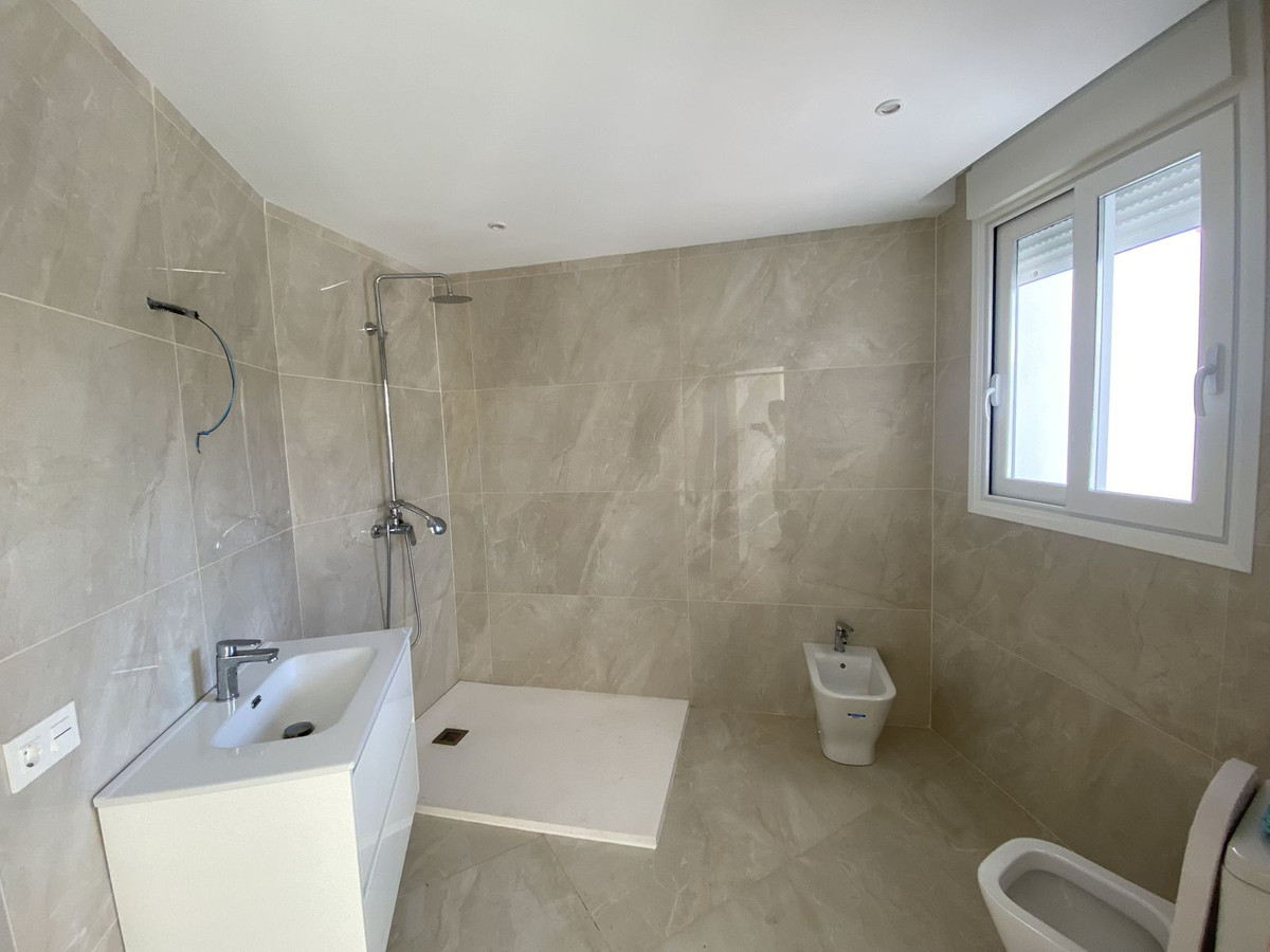 Se vende Villa - Chalet de 4 dormitorios en Costa Del Sol, Málaga, España