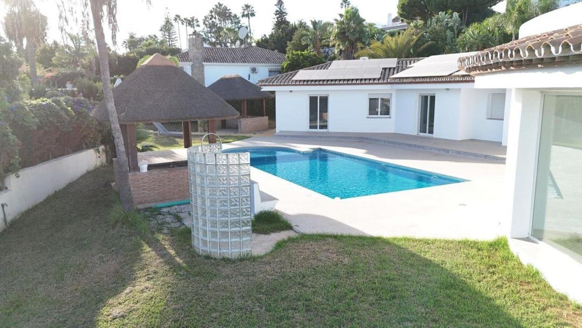Se vende Villa - Chalet de 4 dormitorios en Costa Del Sol, Málaga, España