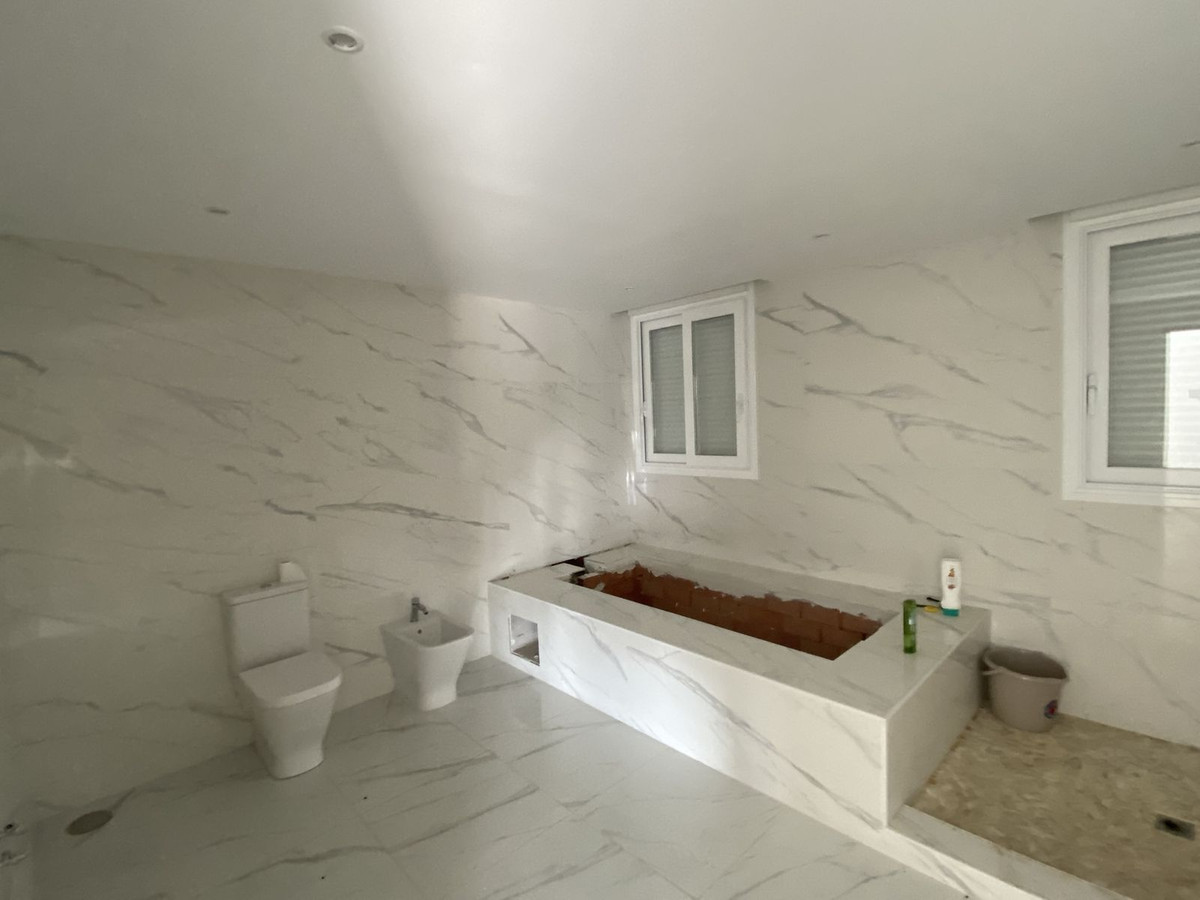 Se vende Villa - Chalet de 4 dormitorios en Costa Del Sol, Málaga, España