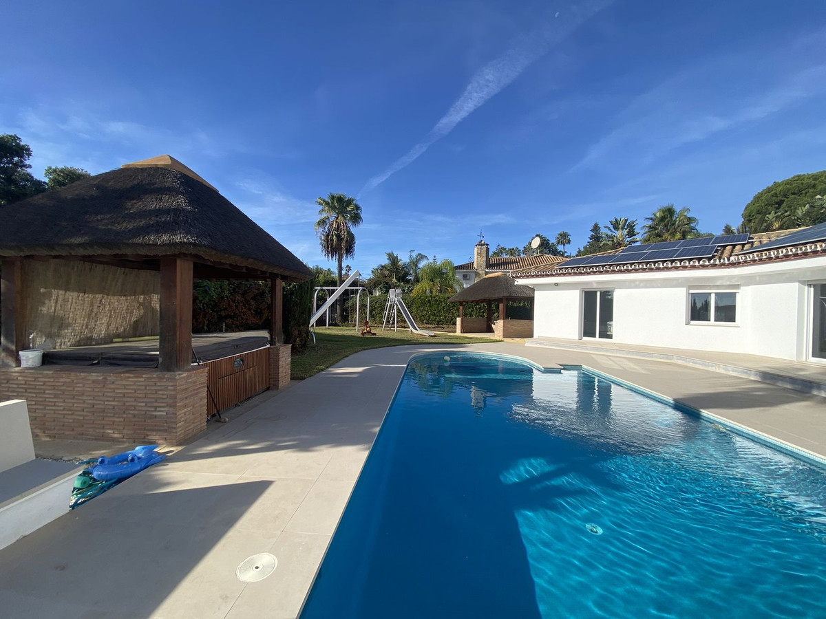 Se vende Villa - Chalet de 4 dormitorios en Costa Del Sol, Málaga, España