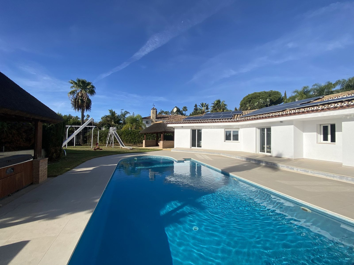 Se vende Villa - Chalet de 4 dormitorios en Costa Del Sol, Málaga, España